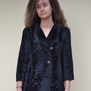 Jaren 1960 zwarte faux bont jas vrouwen