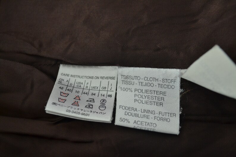 K&ouml;nnte beinhalten: Pflegehinweise auf der R&uuml;ckseite, Gr&ouml;&szlig;entabelle in Zoll, Stoffzusammensetzung: 100 % Polyester, Futter: 50 % Acetat.  TESSUTO-CLOTH-STOFF TISSU-TEJIDO-TECIDO 100% POLIESTERE POLYESTER POLIESTER FODERA-LINING-FUTTER DOUBLURE-FORRO 50% ACETATO ACETATE