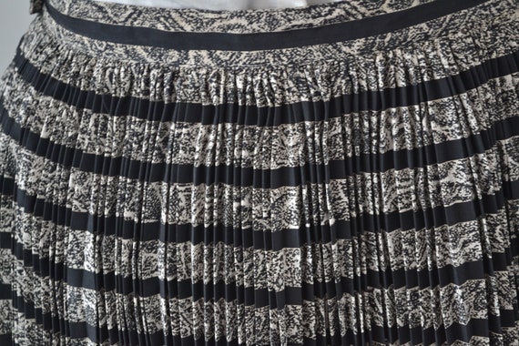 Vintage circle midi pleated skirt, 80s stripes pl… - image 9
