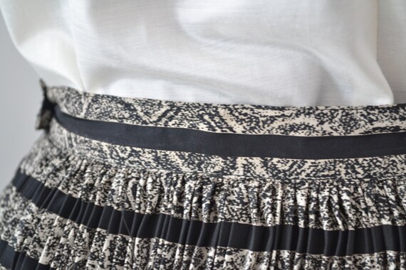 Vintage circle midi pleated skirt, 80s stripes pl… - image 10