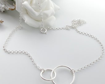 Sterling Silver Interlocking Circle Womens Girls Necklace - Circle Friendship Family Jewellery - Gift for her - Birthday Christmas Gifts