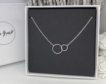 Sterling Silver Interlocking Circle Womens Girls Necklace - Circle Friendship Family Jewellery - Gift for her - Birthday Christmas Gifts