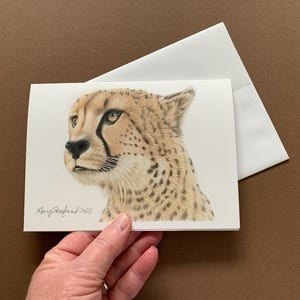 Portrait de guépard, original dessiné à la main au crayon de couleur sur une carte d'art technique mixte de 5 x 7 pouces, une carte de voeux et une décoration murale