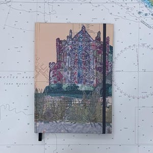 Carnet de notes A5 Cathédrale d'Exeter, Devon à couverture rigide par Hannah Wisdom Textiles | Thèmes côtiers sur d'anciennes cartes marines