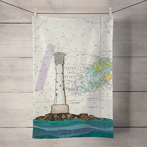 Torchon sur les îles Scilly du phare de Bishop Rock - thèmes côtiers sur de vieilles cartes marines par Hannah Wisdom Textiles | Carte des Cornouailles