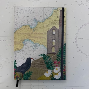 Carnet de notes A5 relié Cornish Tin mine par Hannah Wisdom Textiles | Thèmes côtiers sur d'anciennes cartes marines Cornouailles