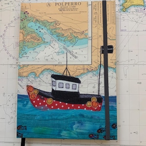 Carnet de notes cartonné A5 Fishing at Polperro par Hannah Wisdom Textiles | Thèmes côtiers sur de vieilles cartes marines Devon Cornwall