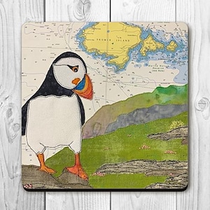 Dessous de verre Puffin at Skomer Wales par Hannah Wisdom Textiles | Thèmes côtiers sur d'anciennes cartes marines