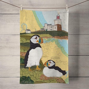 Torchon macareux à Coquet - thèmes côtiers sur de vieilles cartes marines par Hannah Wisdom Textiles |  Oiseau de mer phare Northumberland Amble