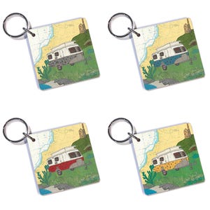 Porte-clés Eriba Caravan Cornwall par Hannah Wisdom Textiles | carte nautique balnéaire côtière Porte-clés | 4 couleurs
