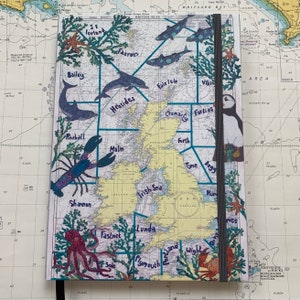 Shipping Forecast A5 carnet de notes relié par Hannah Wisdom Textiles | thèmes côtiers sur de vieilles cartes marines cartes météo