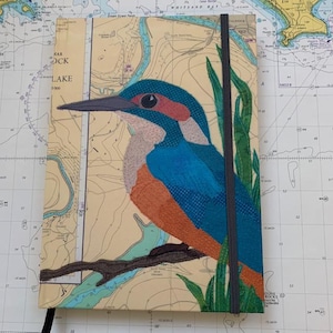 Carnet de notes cartonné A5 de Kingfisher at Cotehele Tamar par Hannah Wisdom Textiles | Thèmes côtiers sur d'anciennes cartes marines Devon Cornwall