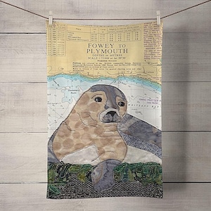 Seal à Looe Whitsand Bay Cornouailles Devon Torchon Hannah Wisdom Textiles | sealife pêche graphique carte nautique bord de mer côtier