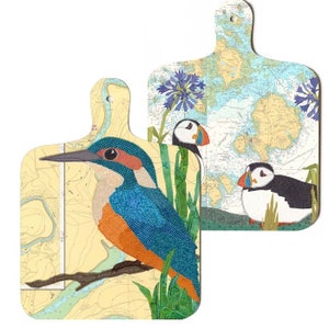 Mini planche à découper Macareux moine et martin-pêcheur par Hannah Wisdom Textiles | Art textile cousu sur de vieilles cartes marines des côtes du Devon en Cornouailles