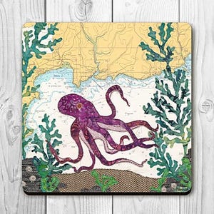 Sous-bock de pieuvre à Mevagissey Cornwall par Hannah Wisdom Textiles | Thèmes côtiers sur d'anciennes cartes marines Cornouailles