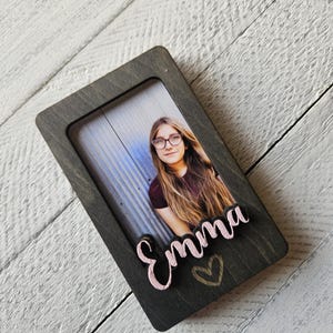Wallet Size Magnetic Frame, Frame with Name, Magnetic Frame, Gift for Grandparent, Aunt, Mother&#39;s Day, Custom frame, Engraved (002)