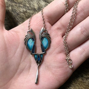 Stunning DISCONTINUED Pat Cheney enamel lariat drop necklace