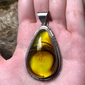 Absolutely stunning huge sterling silver Larry Moses Yazzie Navajo green Caribbean amber pendant