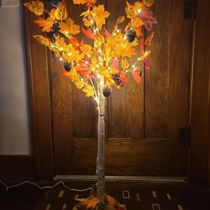 Autumn tree light with Acorns