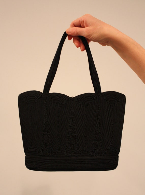Vintage Purse (Embossed Scallop)