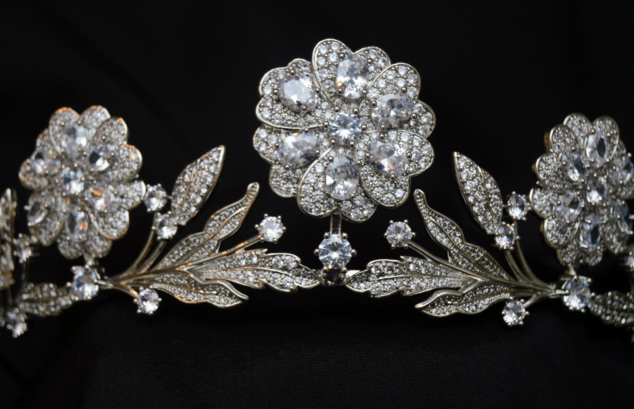 SALOMON TIARA 143cm 3点セット レディース サロモンティアラ Strathmore Rose Tiara – Swarovski Crystal Edwardian Bridal Crown