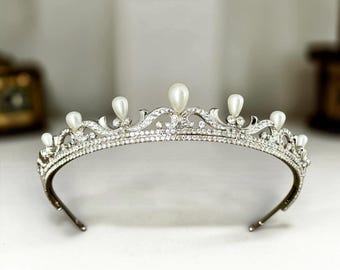 Pearl Bridal Tiara – Silver Crystal Wedding Crown – Vintage Scroll Diadem with Pearls – Elegant Hairpiece