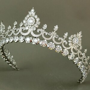 Tiara Anglesley – Elegante coroa de casamento em prata / Réplica histórica de coroa de cristal Swarovski, acessório de cabeça para noiva com inspiração vintage