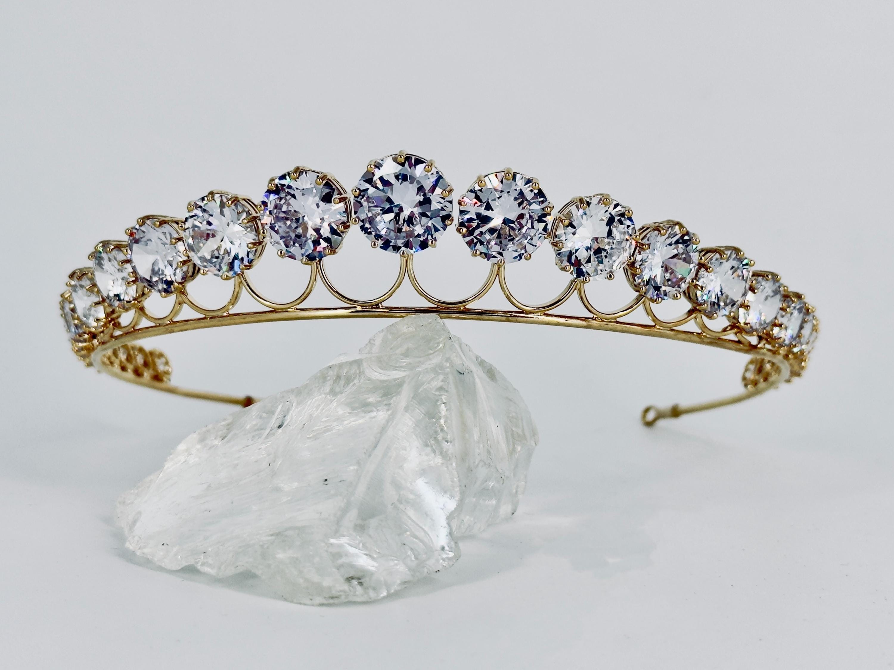 Diamonds: The Queen's Collection: de Guitaut, Caroline
