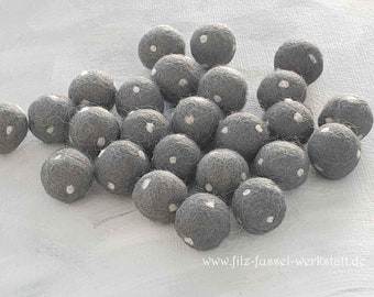 25 Filzkugeln, 2,5cm, grau mit weiße Punkten, Filzperlen, Filzkugeln zum Basteln, bunt, Wollfilz, Filz Pom Pom, Basteln, DIY