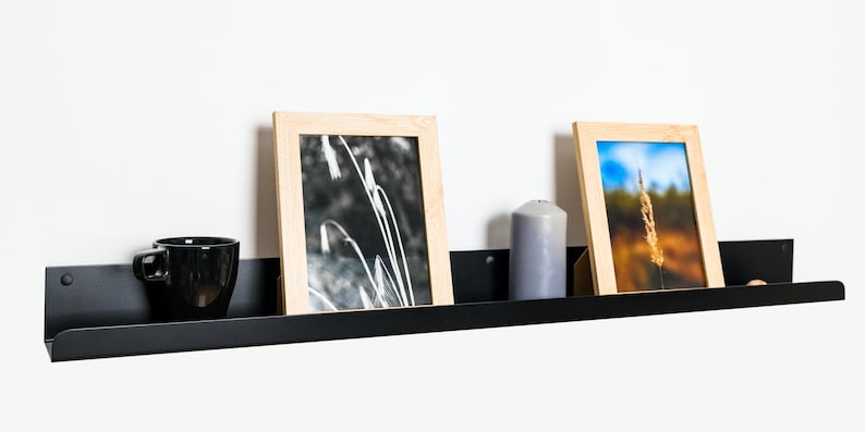 Metal picture ledge
