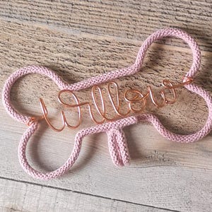 Personalised Knitted Wire dog lead hook. Strong wire Bone shaped, Pet Leash Hanger bild 5