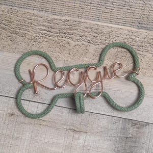 Personalised Knitted Wire dog lead hook. Strong wire Bone shaped, Pet Leash Hanger bild 4
