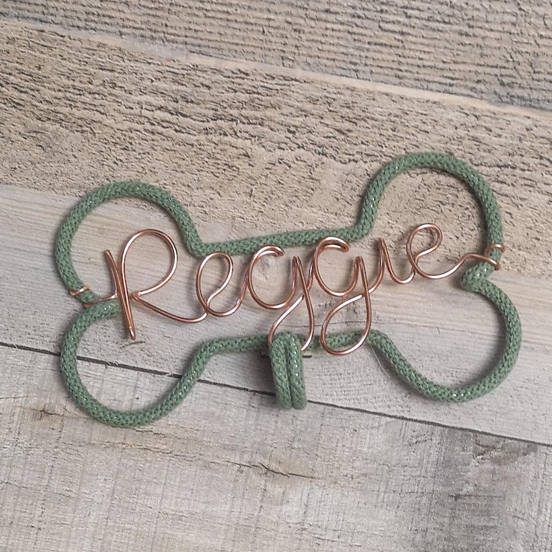 Personalised Knitted Wire dog lead hook. Strong wire Bone shaped, Pet Leash Hanger bild 4