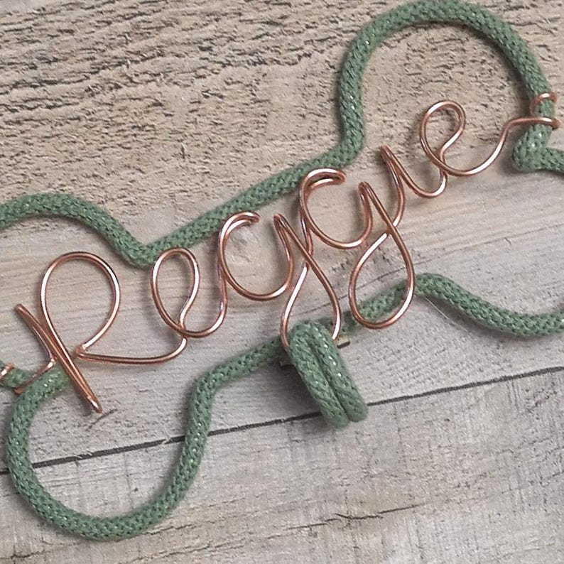 Personalised Knitted Wire dog lead hook. Strong wire Bone shaped, Pet Leash Hanger bild 19