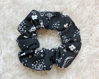 Black Bandana Scrunchie - Bandana Scrunchie - Bandana - Elástico para el cabello - Nudo superior - Accesorio para el cabello - Moda de los años 90