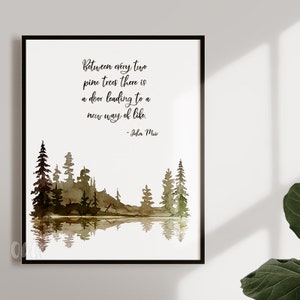Zwischen allen beiden Kiefernbäumen befindet sich eine Tür, die zu einer neuen Lebensart führt. - John Muir Zitat Druck - Aquarell Kunstdruck