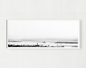 Photo de plage panoramique noir et blanc, grand art mural océan monochrome, impression surfeur cool, art mural surf paysage Pano