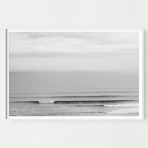 Schwarzweiss-Surfer Wellen des Ozeans, Digitaldruck, Küsten Dekor digitaler Download, Vintage-Stil Surf Kunst, Landschaft Surf Fotografie