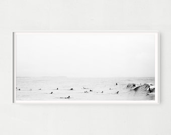 Arte da parete panoramica sulla spiaggia in bianco e nero, tela da parete di grandi dimensioni per il surf, stampa digitale XL per il surf sull'oceano, stampa fotografica di surf per decorazioni da spiaggia di grandi dimensioni