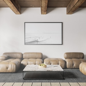Impresión de surf en blanco y negro, fotografía de arte mural costero, decoración de playa minimalista, póster de surfista oceánico, tamaños grandes, envío gratuito a todo el mundo.
