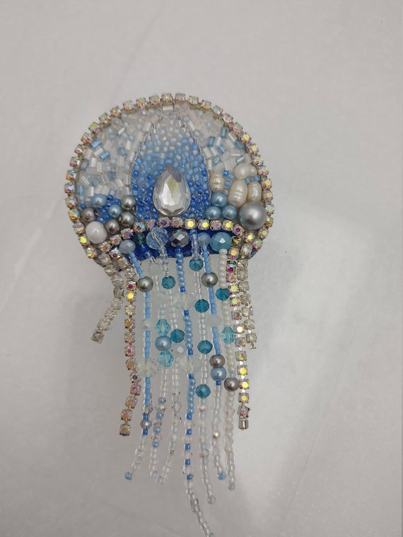 Jellyfish brooch deals