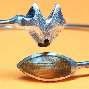 Justerbart armband i omlottstil från FOX Design, 925 sterlingsilver med inläggningar av naturligt rött ekträ, betsat och svart emaljerat #20128