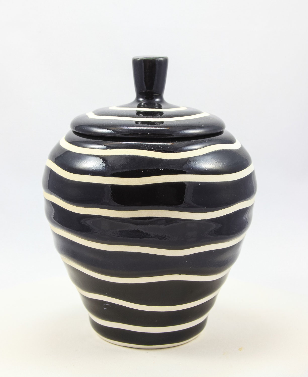 Elegant Vase With a Lid