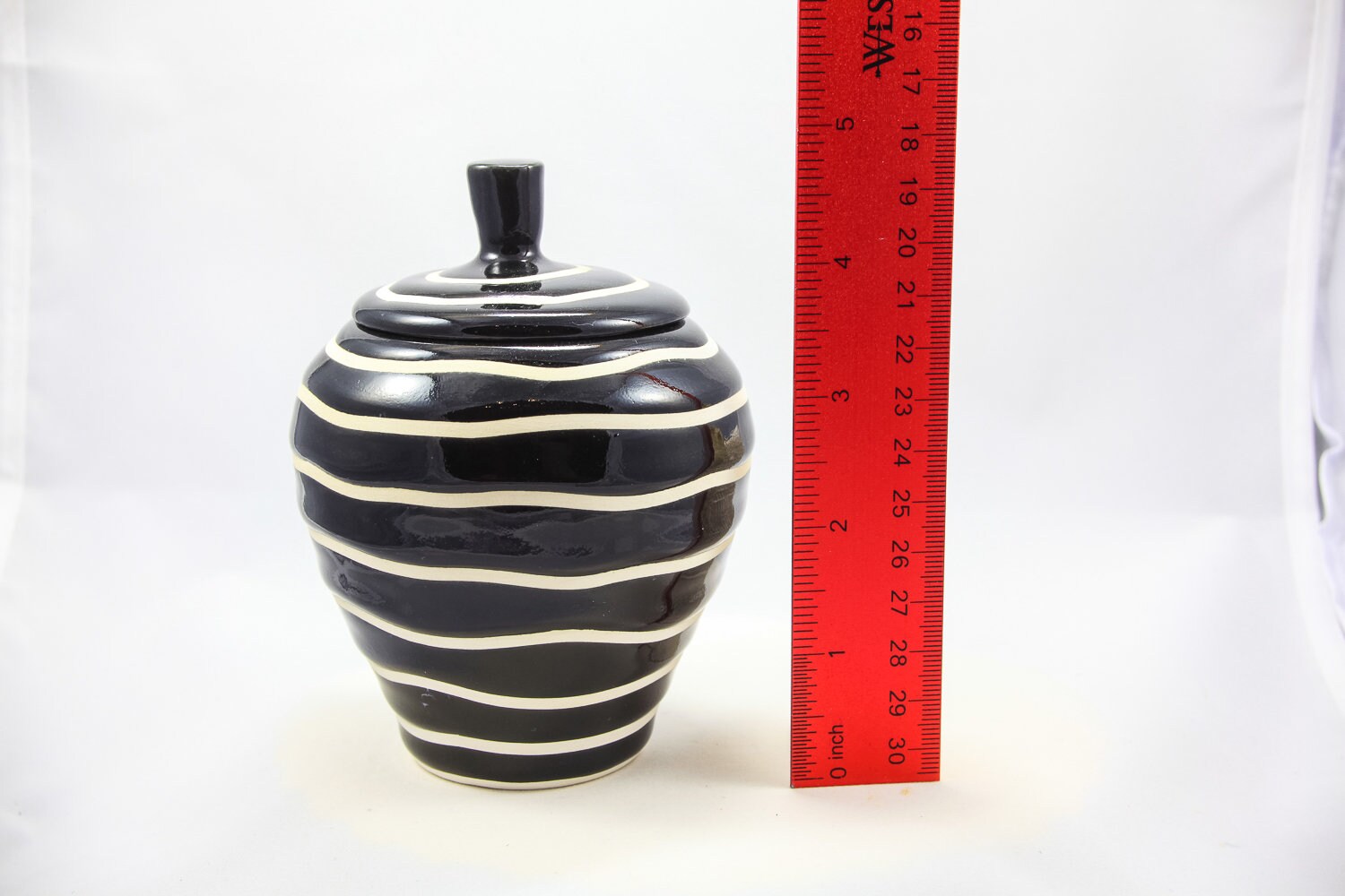 Elegant Vase With a Lid