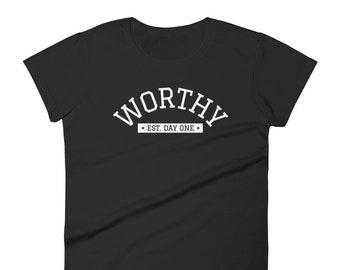 Worthy Est. Day One Damen Kurzarm T-Shirt | Coco Michele