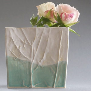 Vase Keramik, eckige Blumenvase Pflanzenrelief, handgefertigt