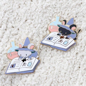 A Tiny Wizard Mouse! Enamel Pin!