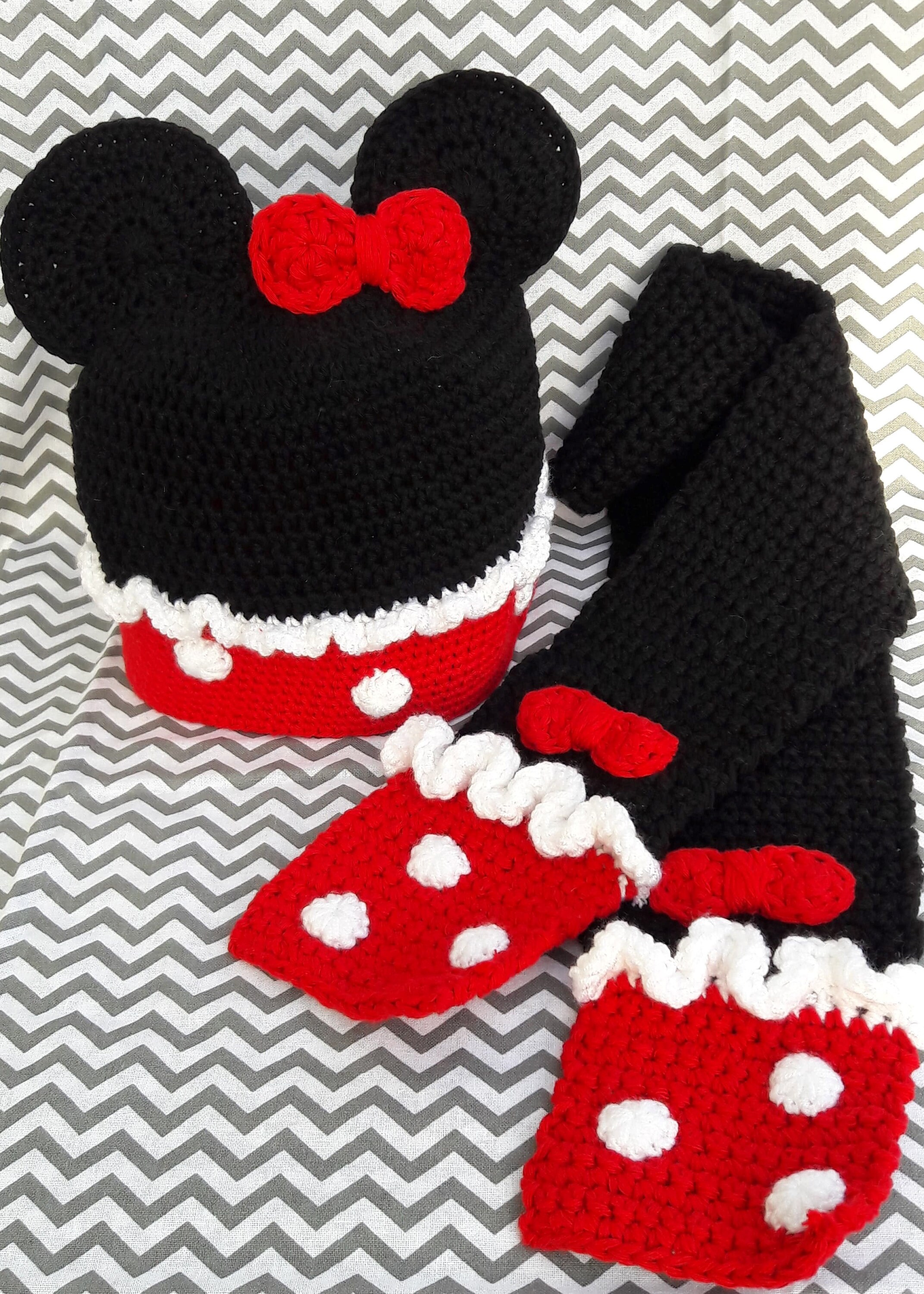 minnie mouse hat and scarf set