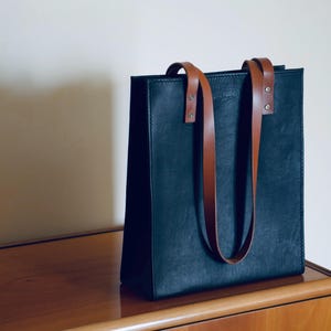 Borsa Tote in pelle italiana fatta a mano minimale, Borsa minimale, Borsa tote in pelle italiana pieno fiore, Fatta a mano in Italia