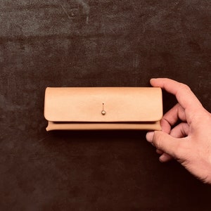 Porta Rullini di pelle, porta películas, porta pellicola, custodia de películas de 35 mm, custodia di pelle para pellicola de 35 mm, fatto a mano en Italia.